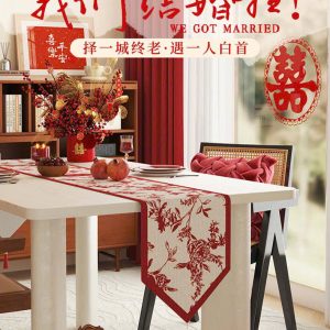 Khăn trải bàn đỏ đón Tết