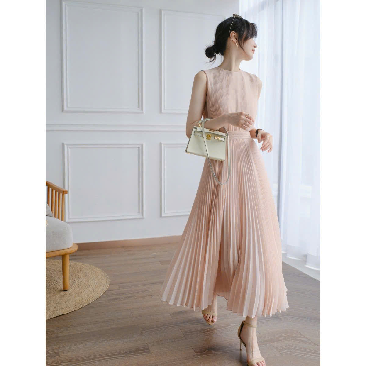 Đầm hồng xếp ly