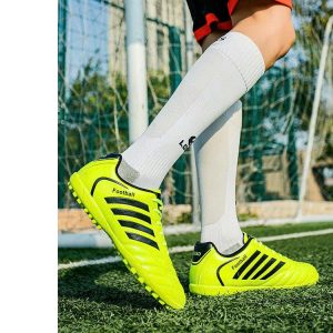 GIÀY ĐÁ BÓNG CHO BÉ VÀ NGƯỜI LỚN