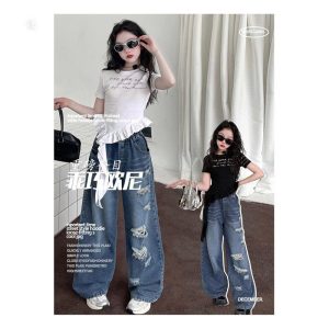 ÁO CỘC TAY VIỀN BÈO PHỐI QUẦN JEAN SUÔNG RÁCH