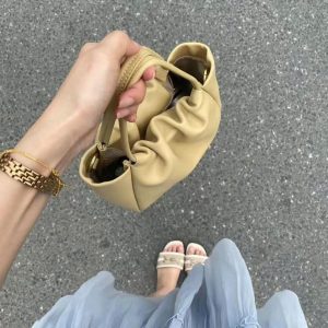 Túi xách nhỏ xếp ly da mềm