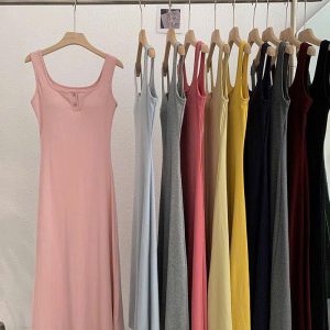 VÁY SÁT NÁCH CỔ VUÔNG