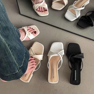 GUỐC XINH QUAI XOẮN GÓT VUÔNG