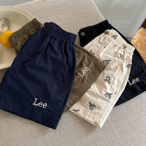 Quần short thêu chữ cho bé