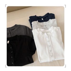 ÁO THUN CỘC TAY CỔ TRÒN PHỐI CÚC CHO NỮ