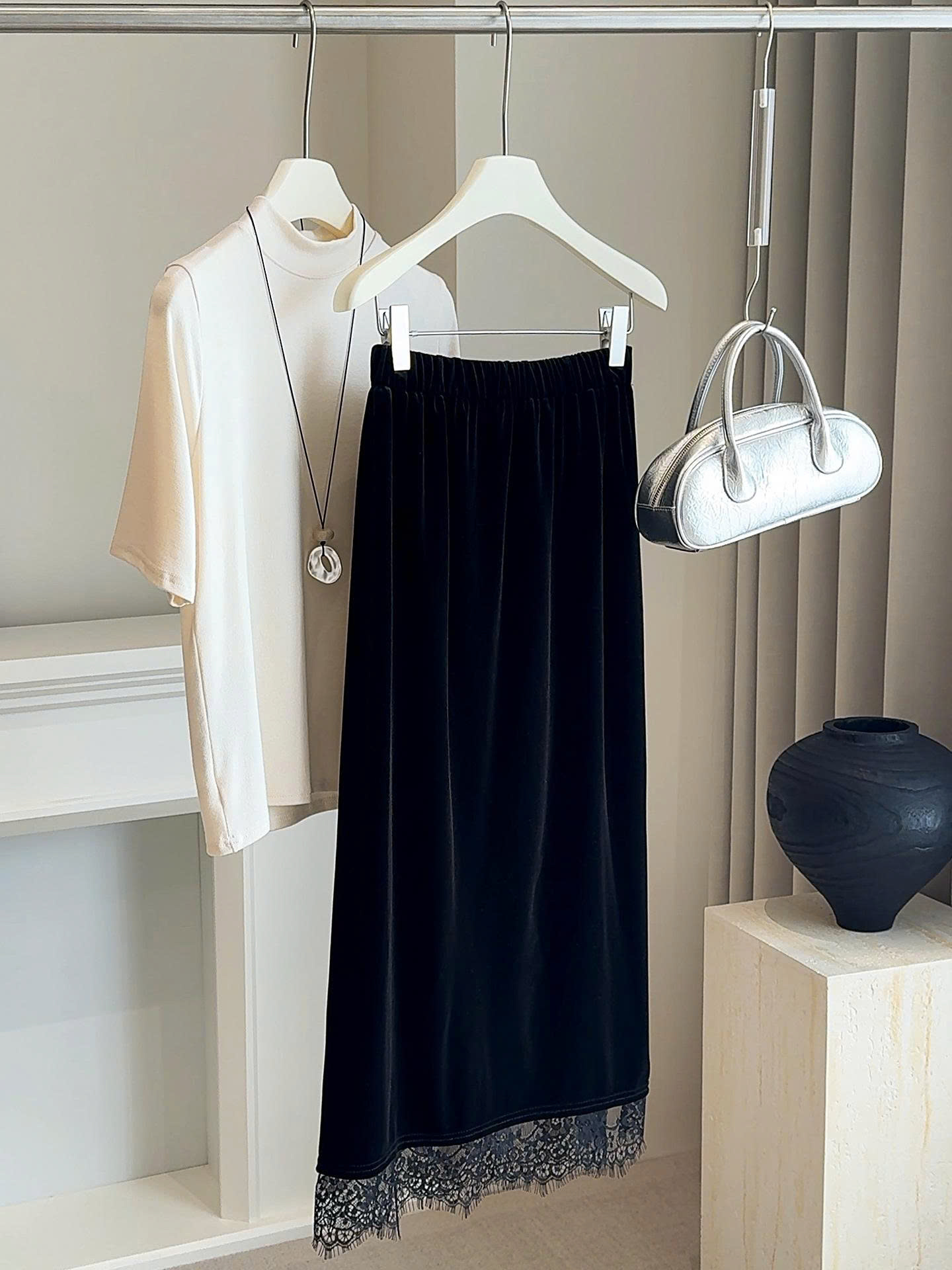 CHÂN VÁY NHUNG MIDI PHỐI REN ANNA
