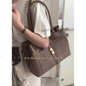 Chiếc túi của chị em công sở