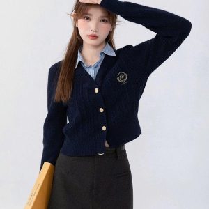 Cardigan đính sẵn cổ sơmi