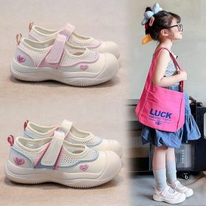 Đôi giày xinh cho bé đi học