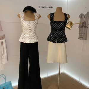 ÁO CHẤM TIM CỔ U W.G.W.E