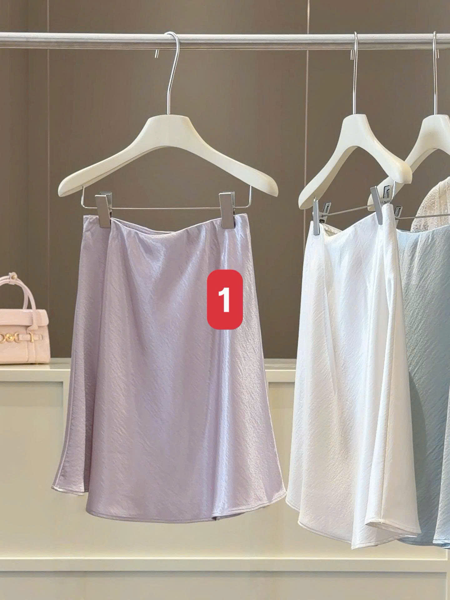 CHÂN VÁY LỤA DÁNG NGẮN HÃNG ANNA