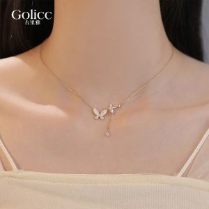 Dây chuyền mặt dây hình bướm khảm vàng Golicc