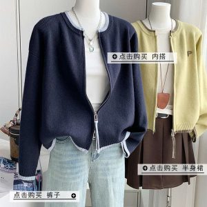ÁO KHOÁC LEN CHỮ P NỮ